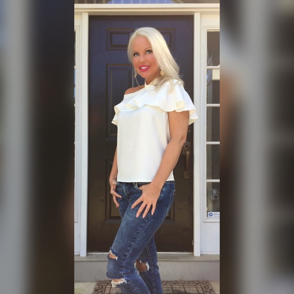 💕LAST 1! 💕Restocking in off white! Darling Top! - Picture 3 of 3